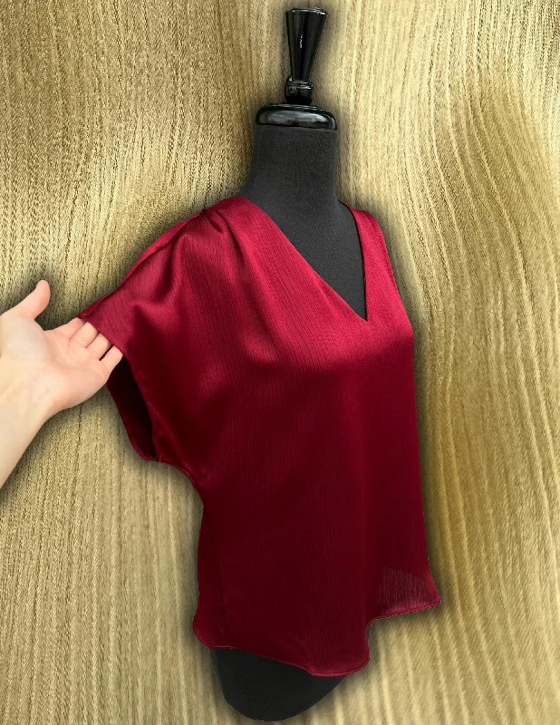 Textured Silky Tee Elegant Classic Vintage